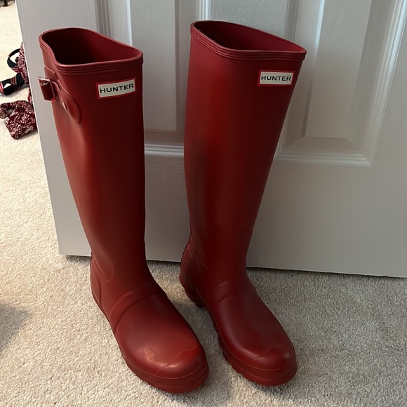 Red Hunter rain boots - Picture 4 of 16